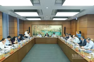 Quang cảnh thảo luận tại Tổ Hà Nội sáng 9/4. (Ảnh: DUY LINH)