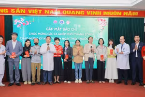 Các bệnh nhân ghép phổi hội tụ đầu xuân tại Bệnh viện Phổi Trung ương. 