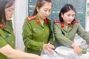 Các suất ăn được chuẩn bị chu đáo, bảo đảm dinh dưỡng cho người bệnh.