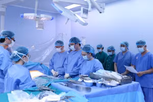Các bác sĩ tri ân nghĩa cử cao đẹp của người hiến tạng.