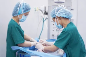 Bé sơ sinh được chăm sóc đặc biệt. 