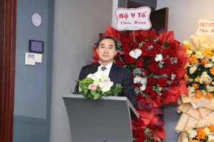 Giáo sư, Tiến sĩ Trần Văn Thuấn, Thứ trưởng Y tế phát biểu. 