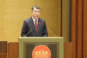 Thủ tướng Chính phủ Lê Minh Hưng trình bày Báo cáo về đánh giá bổ sung kết quả thực hiện kế hoạch phát triển kinh tế-xã hội và ngân sách nhà nước năm 2025; tình hình thực hiện kế hoạch phát triển kinh tế-xã hội và ngân sách nhà nước những tháng đầu năm 2026. (Ảnh: DUY LINH)