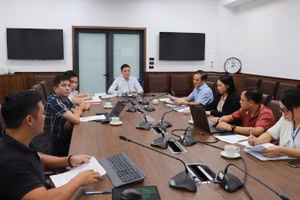 Tiến sĩ, bác sĩ Hà Anh Đức, Cục trưởng Cục Quản lý Khám, chữa bệnh chủ trì cuộc họp. 