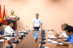 Thứ trưởng Y tế Trần Văn Thuấn chủ trì cuộc họp.