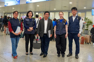 Thuốc giải độc botulinum ngay lập tức được bàn giao cho đại diện của Sở Y tế Đà Nẵng. Bác sĩ Phạm Hồng Hà, Phó Trưởng phòng Quản lý Dược, người đã chờ sẵn tại sân bay Nội Bài cùng nhóm WHO Việt Nam. Sau đó, thuốc giải độc được vận chuyển nhanh nhất đến bệnh viện ở Đà Nẵng.