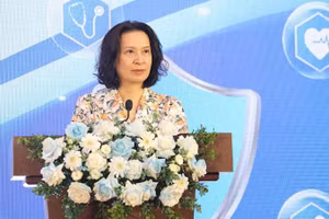 Thứ trưởng Y tế Nguyễn Thị Liên Hương bày tỏ xúc động khi nhắc đến những hy sinh thầm lặng của đội ngũ cán bộ y tế dự phòng, y tế cơ sở trên cả nước.