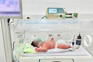 Sản phụ sinh con nặng 6,2kg 