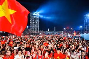 [Ảnh] Cháy hết mình với đêm nhạc "Tổ quốc trong tim"