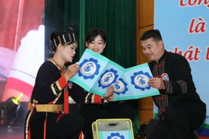 Tuyên truyền về công tác dân số. 