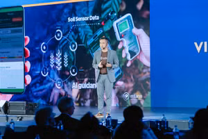 Ông Nguyễn Đỗ Dũng chia sẻ về ứng dụng công nghệ trong sản xuất nông nghiệp.