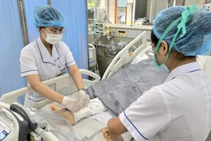 Bệnh nhân đang được chăm sóc, theo dõi rất sát sao tại Bệnh viện Bạch Mai.