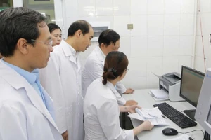 Lãnh đạo Sở Y tế Hà Nội kiểm tra các cơ sở y tế trên địa bàn thực hiện triển khai bệnh án điện tử trong khám, chữa bệnh.