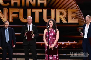 Giải thưởng Chính VinFuture 2025 đã được trao cho Tiến sĩ Douglas R Lowy, Tiến sĩ John T Schiller, Tiến sĩ Aimée R Kreimer và Giáo sư Maura Gillison – Vì những khám phá và phát triển vaccine HPV nhằm phòng ngừa các khối u do virus papilloma ở người gây ra. (Ảnh: THÀNH ĐẠT)