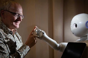 Giáo sư Toby Walsh, chuyên gia hàng đầu về AI tại Úc, đánh giá cao tầm quan trọng của tọa đàm do VinFuture tổ chức trong bối cảnh vấn đề quản trị phát triển AI đang “nóng” trên toàn cầu. (Ảnh: UNSW)