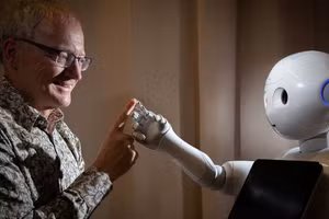 Giáo sư Toby Walsh, chuyên gia hàng đầu về AI tại Úc, đánh giá cao tầm quan trọng của tọa đàm do VinFuture tổ chức trong bối cảnh vấn đề quản trị phát triển AI đang “nóng” trên toàn cầu. (Ảnh: UNSW)