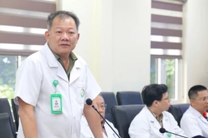 Phó Giáo sư, Tiến sĩ, bác sĩ Dương Đức Hùng, Giám đốc Bệnh viện Hữu nghị Việt Đức.