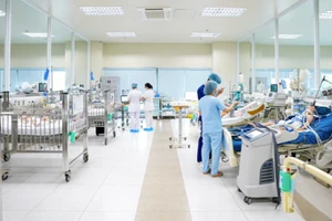Bệnh nhi được điều trị tại Khoa Điều trị tích cực Nội khoa, Bệnh viện Nhi Trung ương.