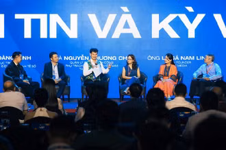 Nghệ sĩ nhân dân Xuân Bắc - Cục trưởng Cục Nghệ thuật biểu diễn điều phối phiên Tọa đàm với chủ đề “Niềm tin và kỳ vọng”.