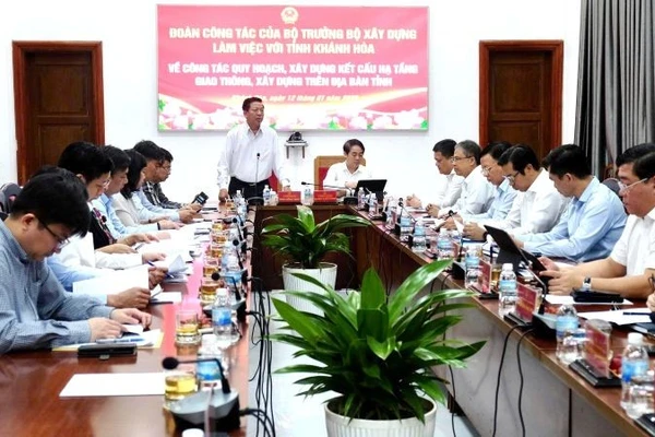 Toàn cảnh buổi làm việc thực hiện nhiệm vụ của ngành xây dựng Khánh Hòa trong năm 2025 và định hướng triển khai nhiệm vụ thời gian tới.