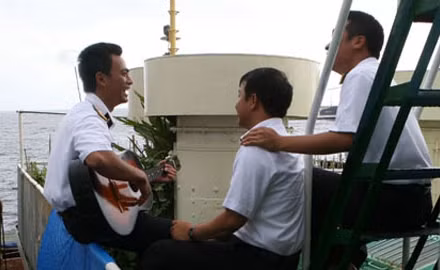 Ghi Ta Trên Biển 