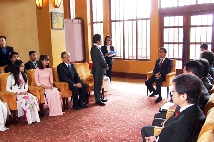 Thủ tướng Nhật Bản Shinzo Abe gặp gỡ đại diện Đại học Quốc gia Hà Nội và Đại học Việt - Nhật