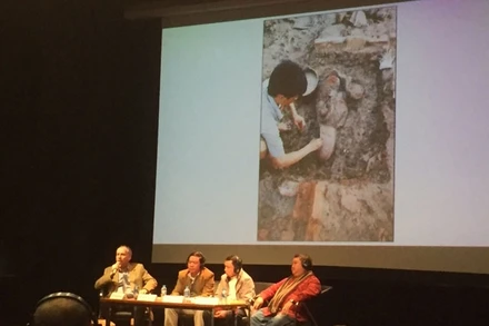 Các nhà khảo cổ chia sẻ về cuộc khai quật.