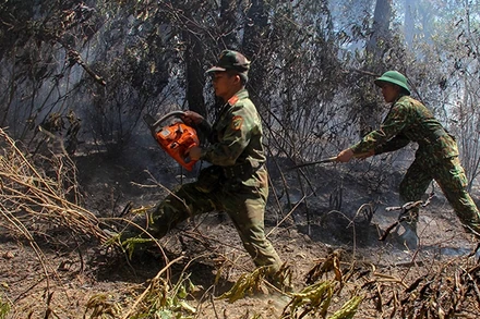 "Rằng qua cơn hoạn nạn mới hiểu tận lòng nhau…"