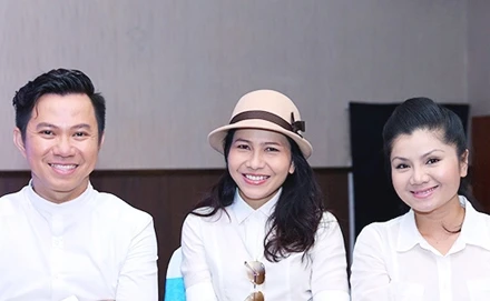 Thụy Mười (giữa) và hai bạn diễn.