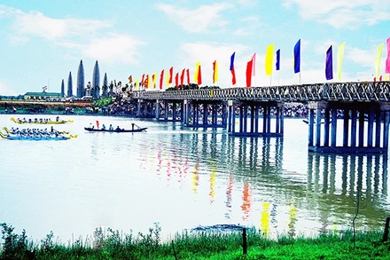 Di tích quốc gia đặc biệt Ðôi bờ Hiền Lương - Bến Hải.