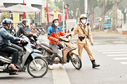 CSGT Hà Nội tăng cường xử lý vi phạm, bảo đảm trật tự ATGT, trật tự xã hội. Ảnh | DOÃN TẤN