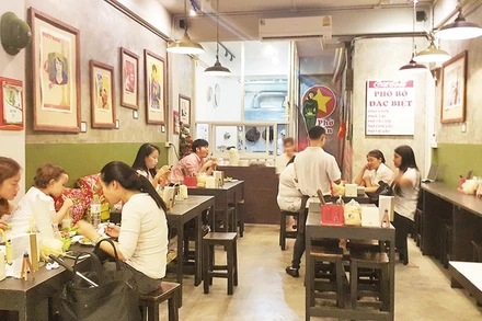 Một góc quán Phở Vân. 