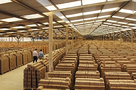 Sản phẩm sản xuất ra không kịp đáp ứng nhu cầu thị trường.