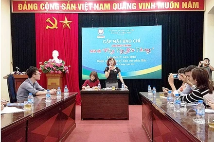 Lãnh đạo Cung Thiếu nhi Hà Nội - đại diện Ban Tổ chức giới thiệu chương trình.
