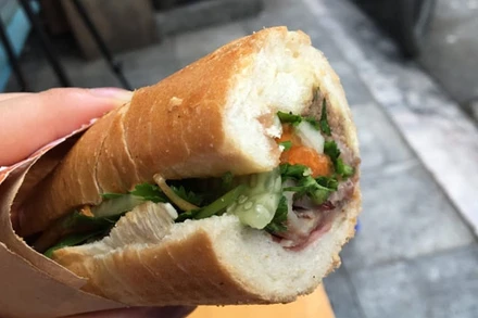 Bánh mì là món rất phổ biến với người Việt, có nhiều biến tấu khác nhau.