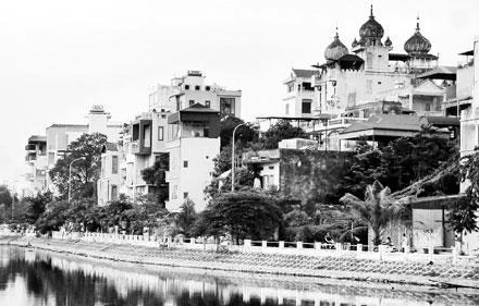 Kiểu kiến trúc lai căng, chắp vá xuất hiện khá phổ biến ở các làng quê ngày nay.