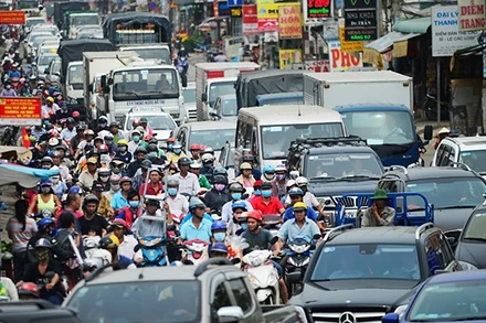 Hạn chế ô-tô cá nhân nội đô, nên hay không?