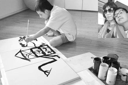 Những nỗ lực bền bỉ trong suốt hơn 13 năm của chị Mai Anh đã giúp con trai tìm được cánh cửa mở ra với cộng đồng (ảnh nhỏ). Những bức họa của Nem đã được Tò he chọn in trên các sản phẩm của mình, mở r