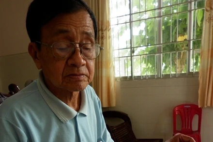 "Chia sẻ khổ đau với con người được phần nào thì mình cảm thấy vui, hạnh phúc. Làm việc thiện cũng là giây phút mình tìm thấy niềm vui trong cõi đời này". Ảnh:Tùng Cường