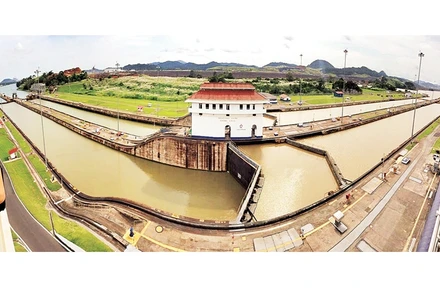 Cửa Miraflores của kênh đào Panama.