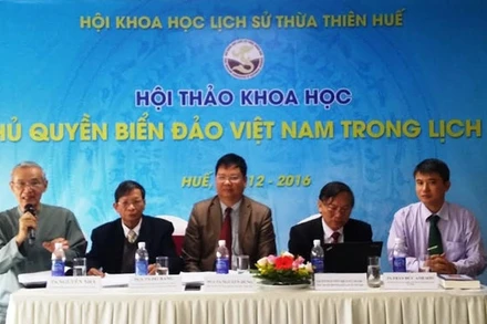 Đại diện lãnh đạo tỉnh, Hội Khoa học lịch sử Việt Nam và các ban, ngành liên quan chủ trì tại hội thảo.