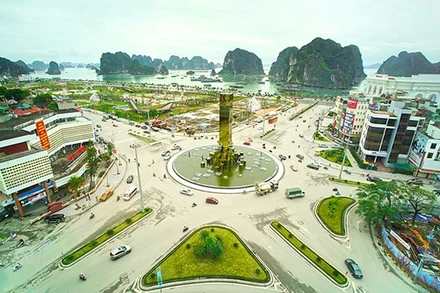 TP Hạ Long đang chuyển mình trở thành đô thị hiện đại. Ảnh: MINH THU