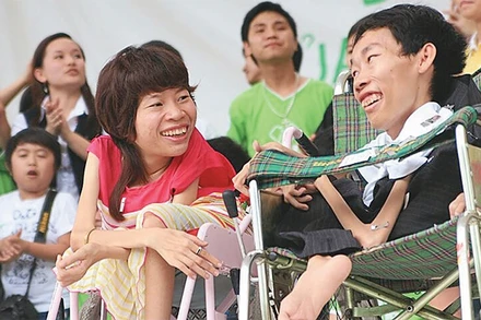 Thảo Vân và Công Hùng trong một buổi giao lưu với các bạn trẻ năm 2012. Ảnh do nhân vật cung cấp