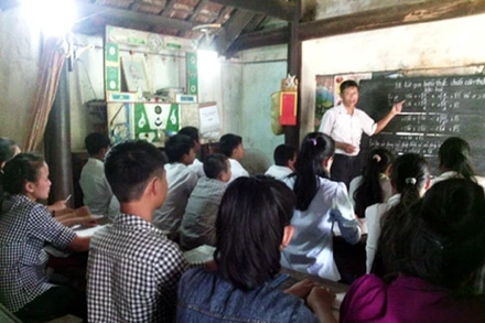 Mái nhà thắp lên ngọn lửa hiếu học cho các em. Ảnh: BÙI THỌ