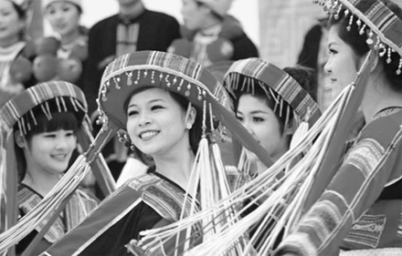 Cần có sự can thiệp đầy ý thức để giữ bản sắc văn hóa các dân tộc.