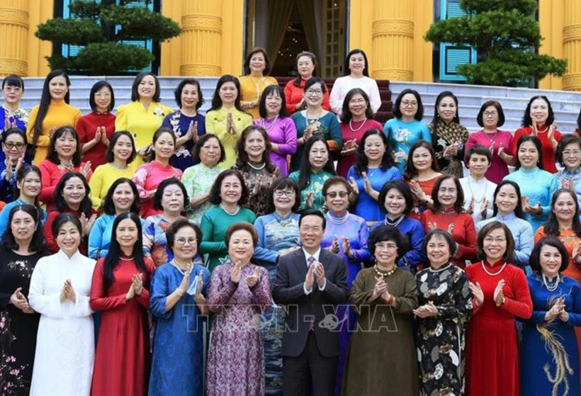 Ảnh minh họa: Chủ tịch nước và các nữ doanh nhân tiêu biểu năm 2023.