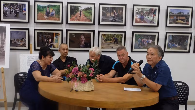 Quang cảnh buổi triển lãm.