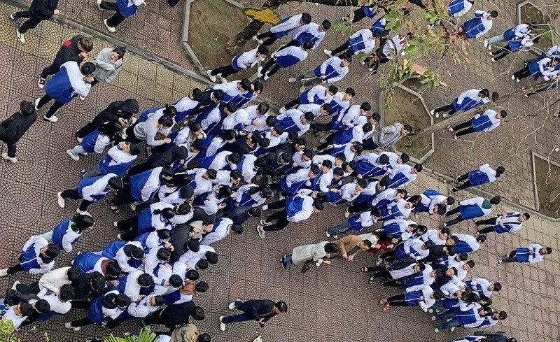 Khu vực nạn nhân rơi xuống đất.