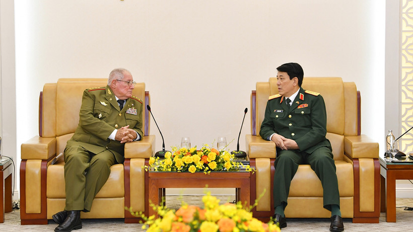 Đại tướng Lương Cường hội kiến Thượng tướng Álvaro López Miera. (Ảnh: Báo Quân đội nhân dân)