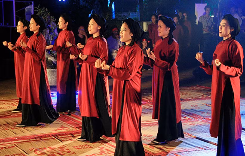 Hát Xoan, tỉnh Phú Thọ thuộc tín ngưỡng thờ cúng Hùng Vương, một dấu ấn văn hoá thời kỳ bình minh dựng nước, giữ nước vẫn lưu truyền đến ngày nay. (Ảnh: Báo điện tử Đảng Cộng sản)